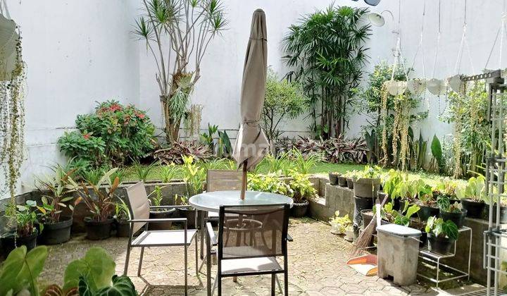 Rumah Bagus Furnished SHM di Setrasari, Bandung 1