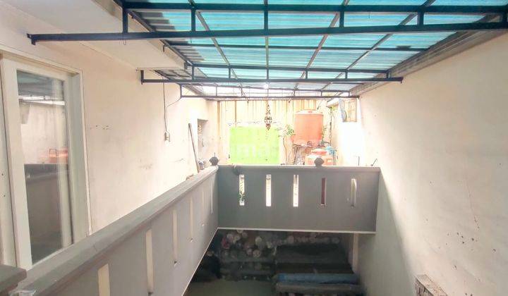 Rumah 2 Lantai Bagus Unfurnished SHM di Taman Holis Indah, Bandung 2