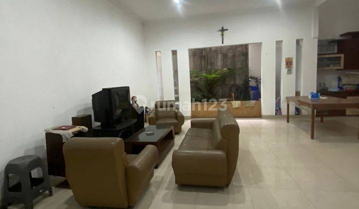 Rumah 2 Lantai Bagus Unfurnished SHM di Singgasana Pradana, Bandung 1