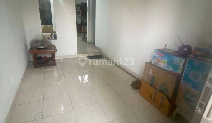 Rumah 2 Lantai Bagus Unfurnished SHM di Singgasana Pradana, Bandung 2