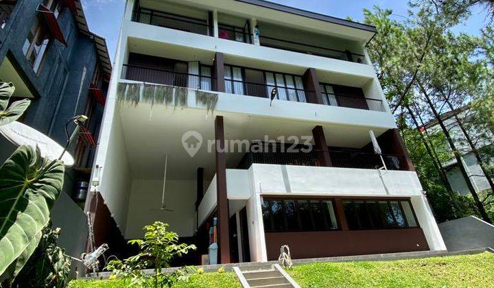 Rumah Bagus Unfurnished SHM di Dago Pakar, Bandung 1