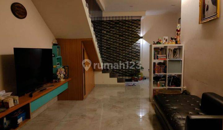 Rumah Bagus Semi Furnished di Bsd Nusaloka , Tanggerang 2