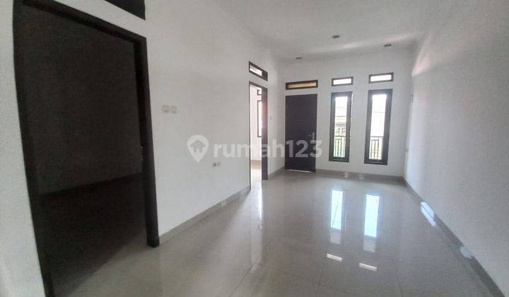 Rumah 2 Lantai Bagus Unfurnished SHM di Minimalis Siap Huni Daerah Turangga , Bandung 1