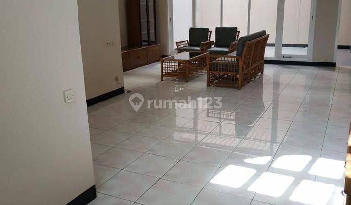 Rumah 2 Lantai Bagus Semi Furnished SHM di Mekar Wangi, Bandung 2