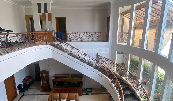 Rumah Bagus Semi Furnished SHM di Singgasana Pradana , Bandung 1