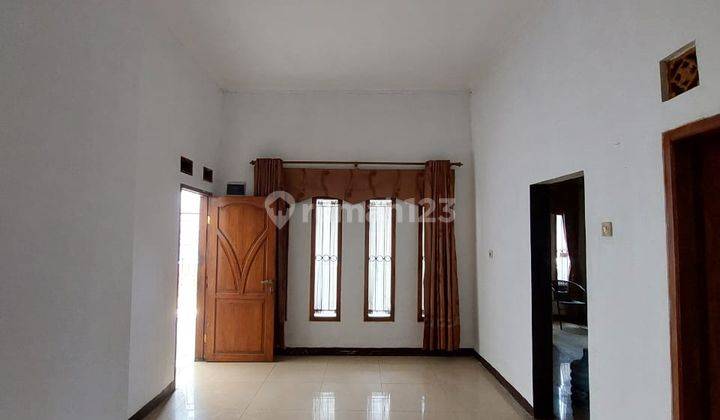 Rumah 3 Lantai Bagus Unfurnished SHM di Nata Endah, Bandung 1