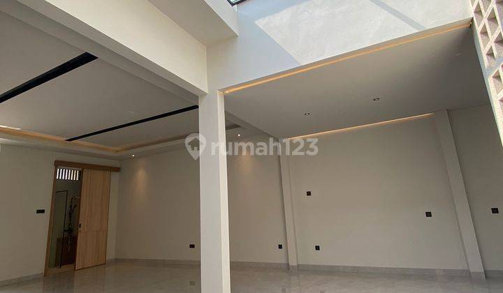 Rumah Bagus Semi Furnished SHM di Taman Holis Indah , Bandung 1