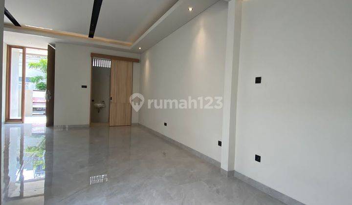 Rumah Bagus Semi Furnished SHM di Taman Holis Indah , Bandung 2