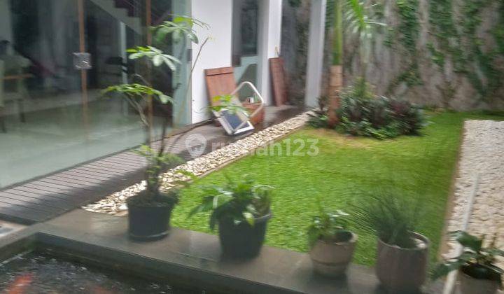 Rumah 2 Lantai Bagus Furnished SHM di Gatot Subroto, Bandung 1