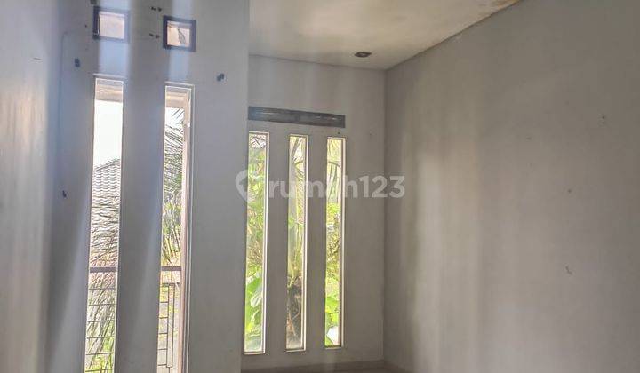 Rumah Bagus Unfurnished SHM di Taman Holis Indah 2, Bandung 1