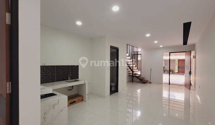 Rumah 2 Lantai Bagus Furnished SHM di Leuwisari, Bandung 1