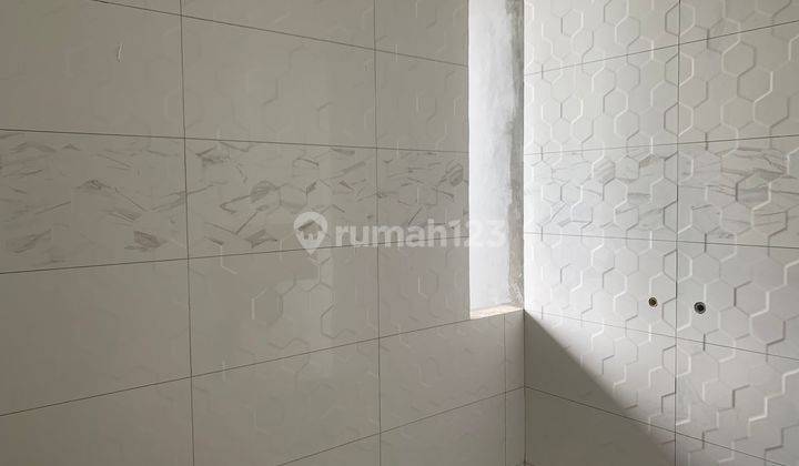 Rumah 2 Lantai Bagus Unfurnished SHM di Setraduta, Bandung 2