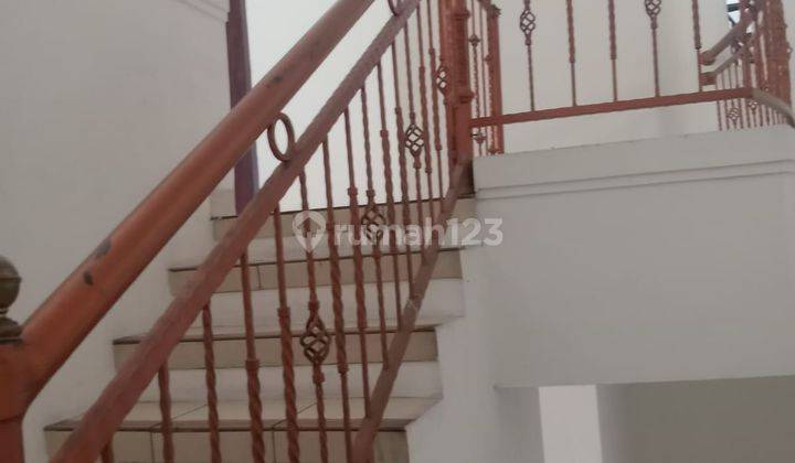 Rumah 2 Lantai Bagus Unfurnished SHM di Batununggal, Bandung 2