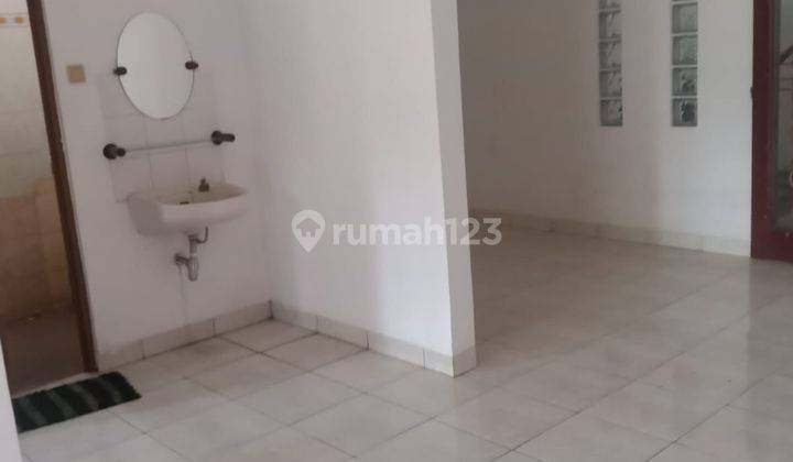 Rumah 2 Lantai Bagus Unfurnished SHM di Batununggal, Bandung 1