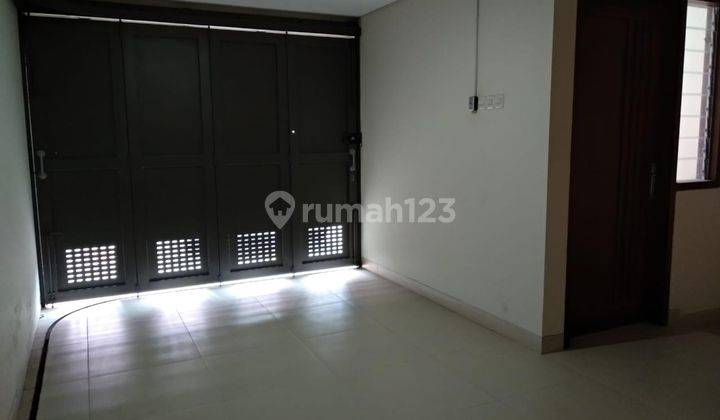 Rumah Bagus Unfurnished SHM di Bandung Utara, Bandung 2