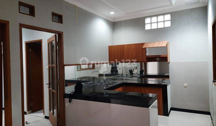 Rumah 2 Lantai Bagus Unfurnished SHM di Taman Kopo Indah 3, Bandung 2