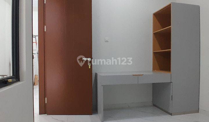 Rumah 2 Lantai Bagus Unfurnished SHM di Singgasana Pradana, Bandung 2