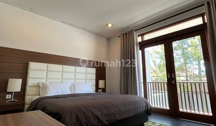 Rumah Bagus Furnished SHM di Setraduta, Bandung 2