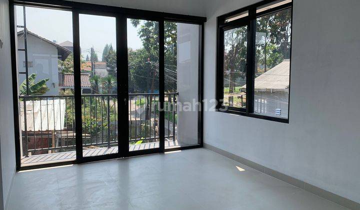 Rumah 2 Lantai Bagus Unfurnished SHM di Sayap Setraduta, Bandung 2