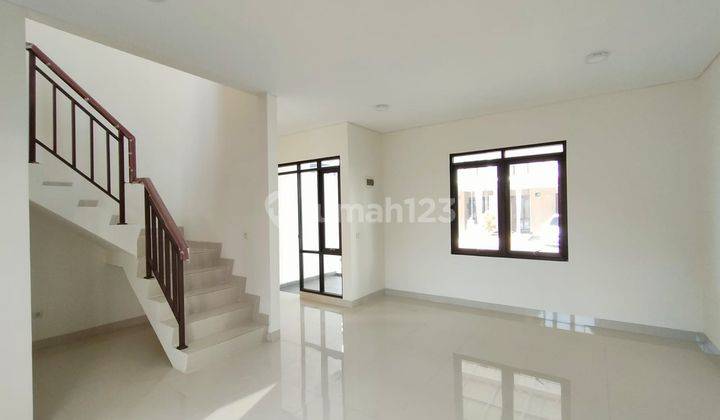 Sewa rumah baru emerald gateway pasteur 2 Lantai 2