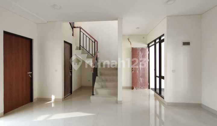 Sewa rumah baru emerald gateway pasteur 2 Lantai 4