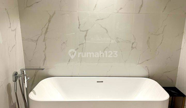 kamar mandi apartemen mewah saumata suites fully