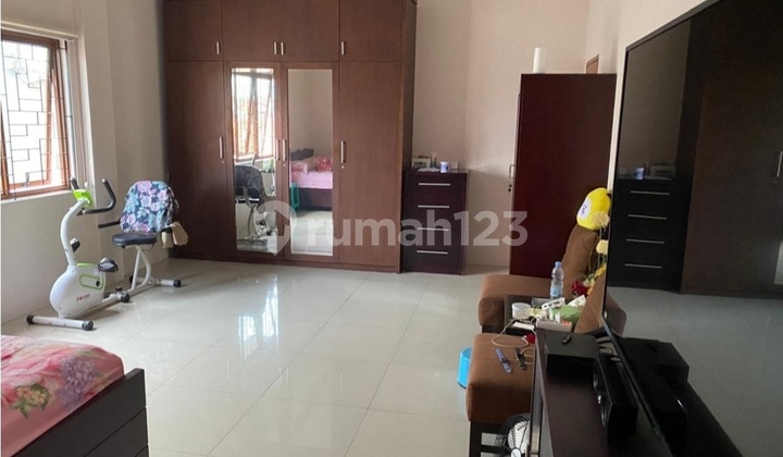 For Sale Large 2-Story House + Bonus 4-Door Rental Units 2