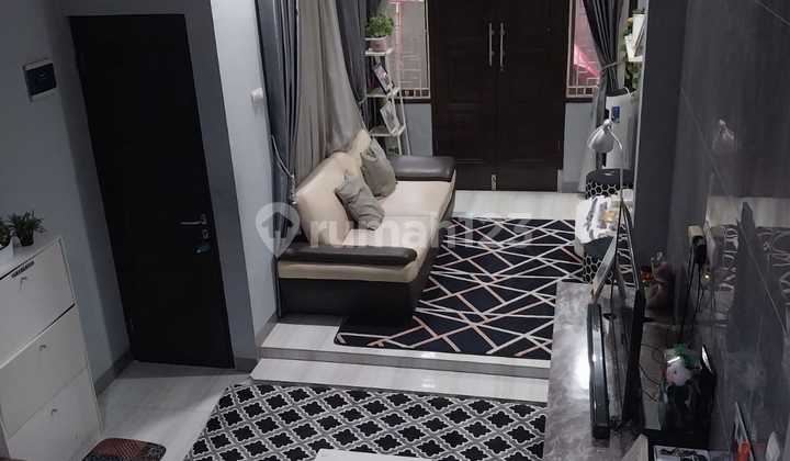 Dijual Rumah 3 Lantai di Komplek Taman Royal 3 Tangerang 2
