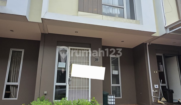 For Sale House in Malibu Village Gading Serpong 2