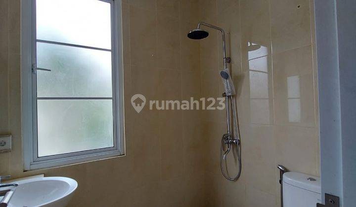kamar mandi apartemen mewah saumata suites fully