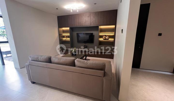 DIJUAL RUMAH MEWAH BANGUNAN MANDIRI DI SUTERA FERONIA ALAM SUTERA