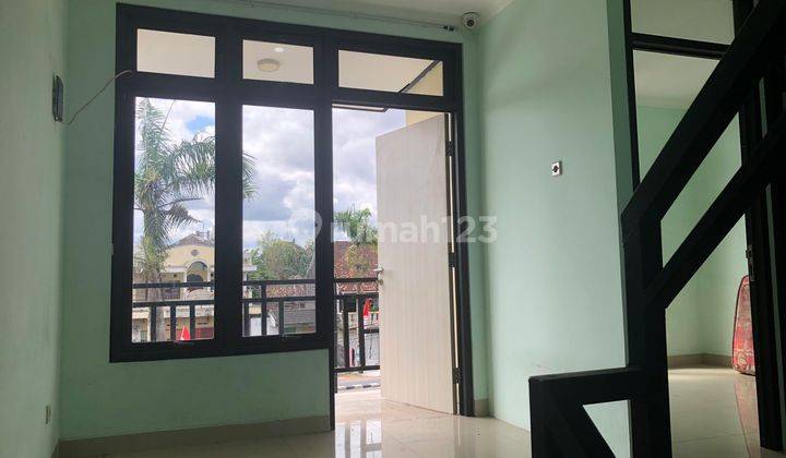 Ruko di Jalan ringroad selatan no 5,
Bantul DIY 100 m Bagus 3 lantai 7