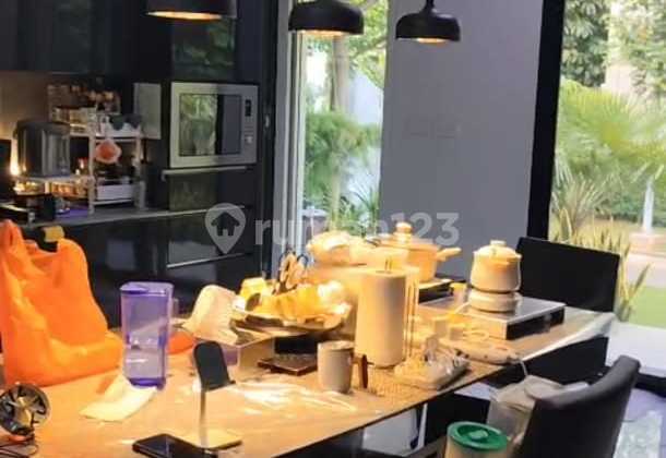 Golf Island House Fronting a 302-Meter Wide Lake, Furnished