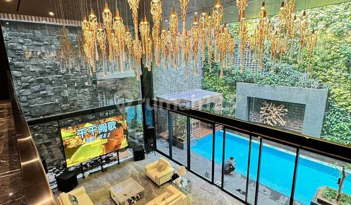 Rumah Minimalis Pik Kolam Renang dan Lift