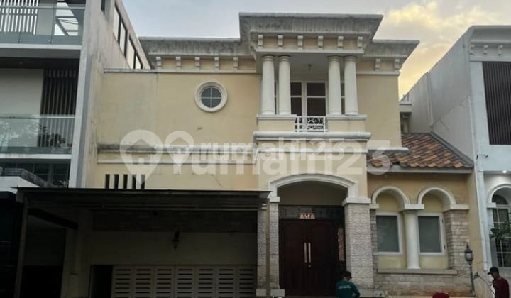 For rent immediately. House in Flamboyan Golf PIK. Size 12 x 23, 2.5 floors.