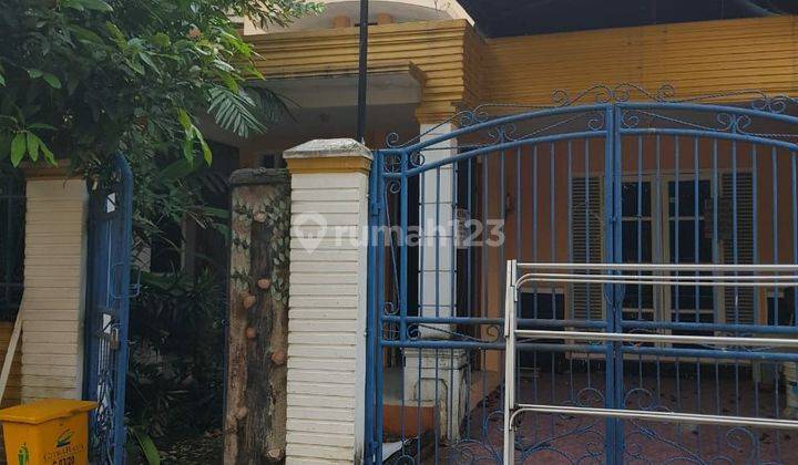 Dijual Cepat  dan murah Rumah cantik 2 lantai Tidak Banjir 1