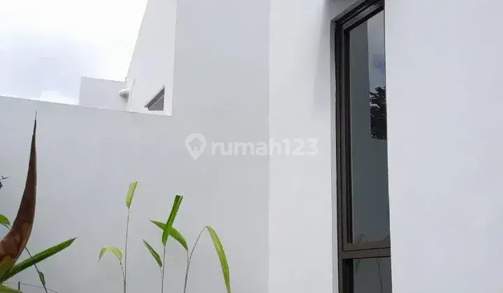Rumah minimalis modern terbaru dekat dengan akses tol  8