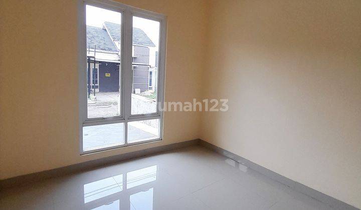 Rumah semi 2lantai lokasi dekat Exit Tol cimanggis Surat SHM 5