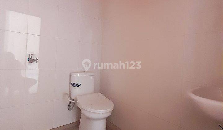 Rumah semi 2lantai lokasi dekat Exit Tol cimanggis Surat SHM 7