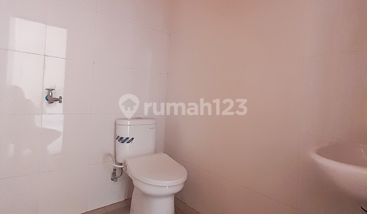 Rumah semi 2 lantai lokasi dekat Exit Tol cimanggis Surat Shm 7