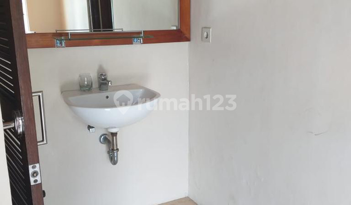 Villa Disewakan Strategis Tenang Nyaman Asri Furnished 11
