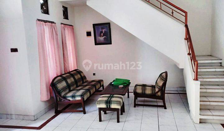 Rumah cantik 2 lantai di Solo Baru, dekat ke Mall & Solo Kota 2