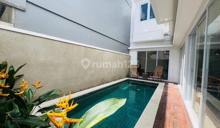 Villa 3BR Furnished One Gate System Lokasi Dekat Pantai Ungasan 1