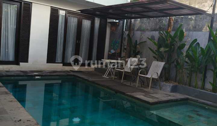 Semi Villa House with Pool in Renon, Strategic Location