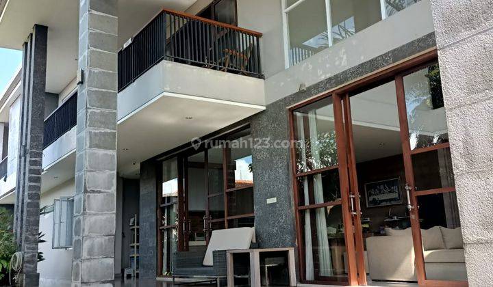 For sale, a minimalist luxury house in a comfortable environment in the middle of the city, fully furnished 1