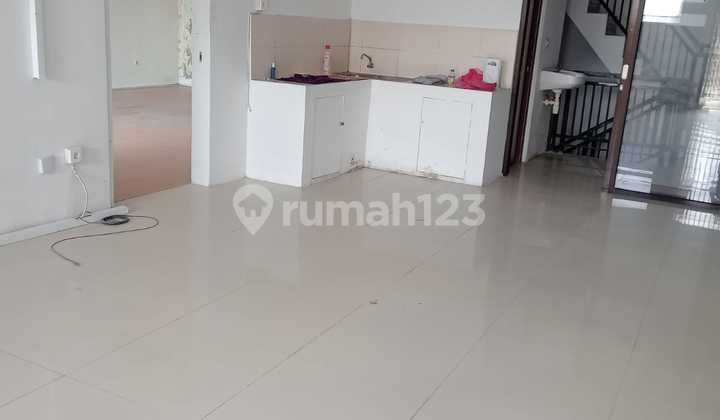 For sale, 3-storey shophouse, very well maintained, South Denpasar location  2