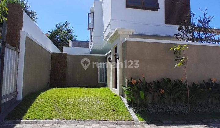 Comfortable Modern Minimalist Villa with One Gate System in Jimbaran 1