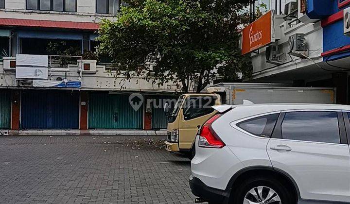 For sale quickly, 3-storey shophouse in strategic location for shops in Denpasar  2