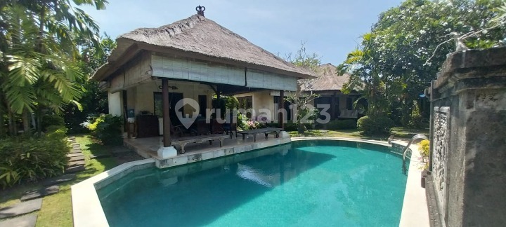 PRIVATE POOL VILLA 3BR FURNISHED DEKAT PANTAI JIMBARAN 
