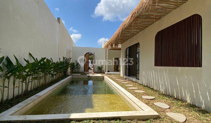 For Rent Villa Privat Pool Furnished Design Santorini Jimbaran  1